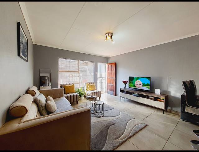 2 BEDROOM APARTMENT FOR SALE IN OAKDENE